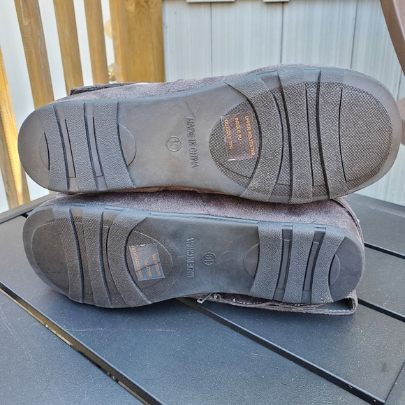 Grey Sueded Boots w/ Buckles ☆NIB☆ - Picture 3 of 5